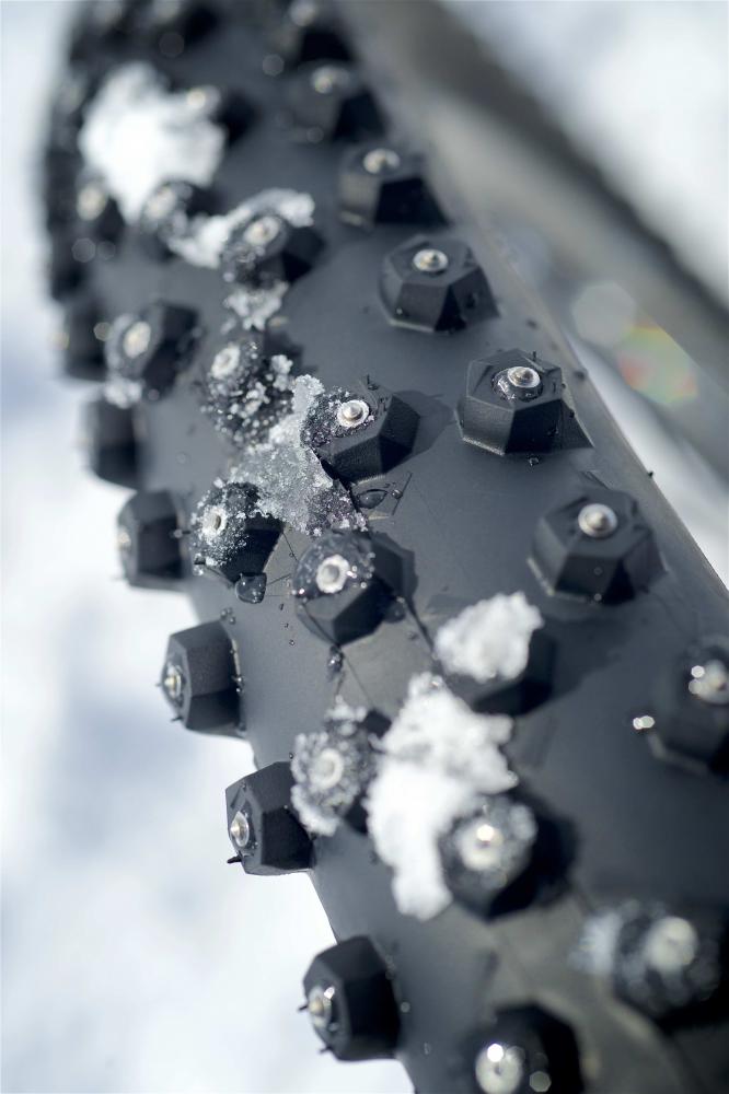 Schwalbe Drahtreifen ICE SPIKER PRO Performance 28x2,6 Zoll (65-622) Schwarz - maximaler Grip auf Eis und Schnee